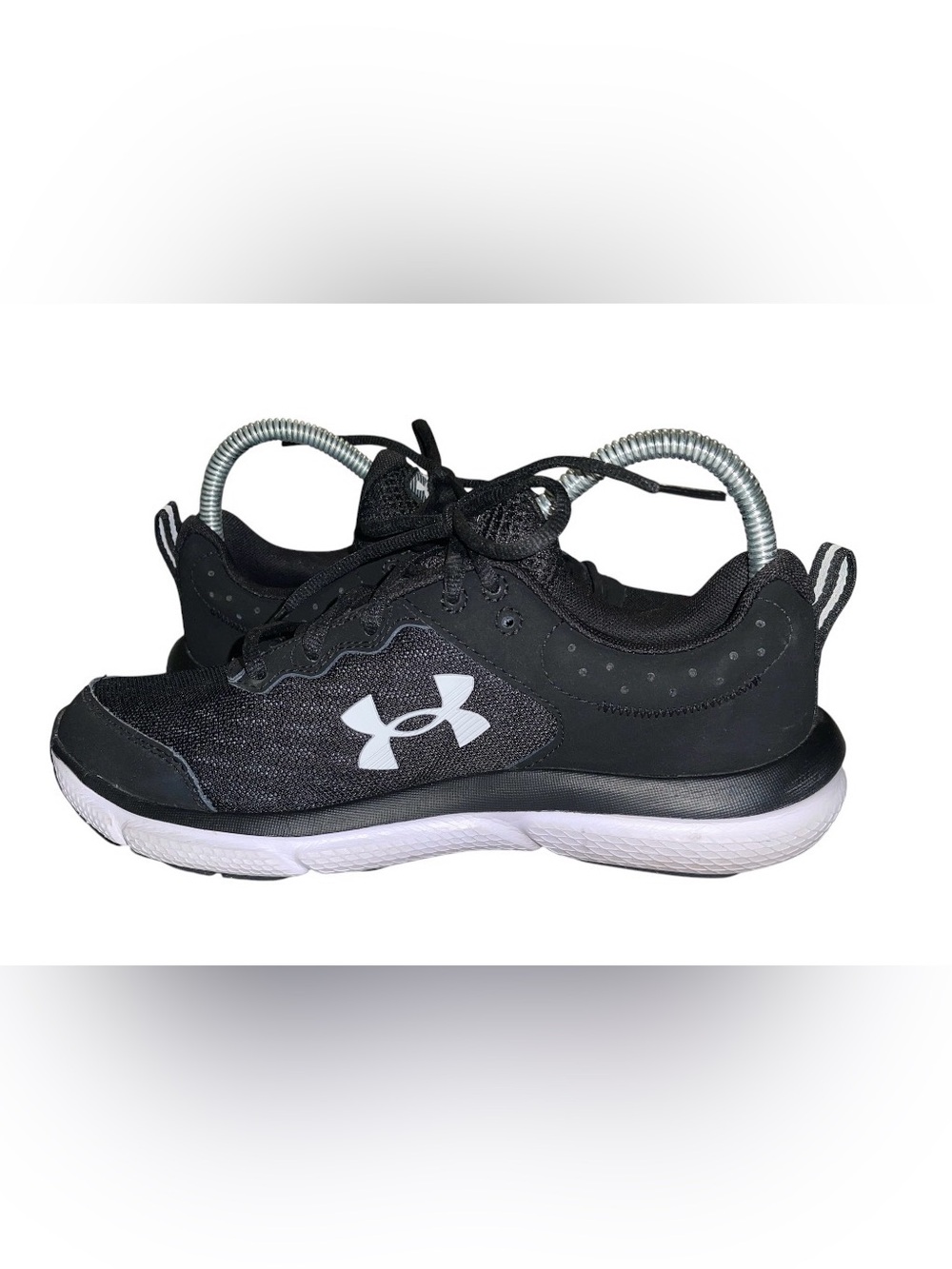 UNDER ARMOUR 
Women's Under Armour, Charged Assert 10 Running Shoes size 8